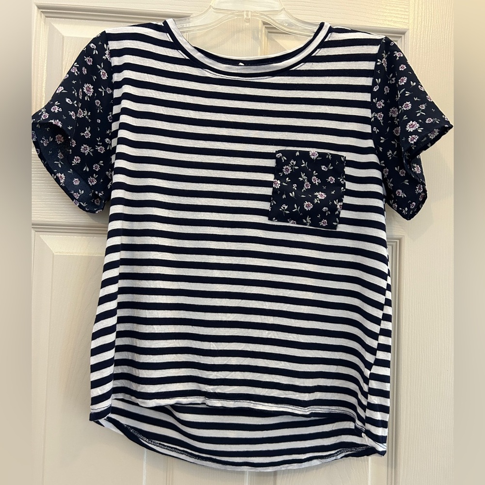 Scattered Daisies Accented Striped Tee